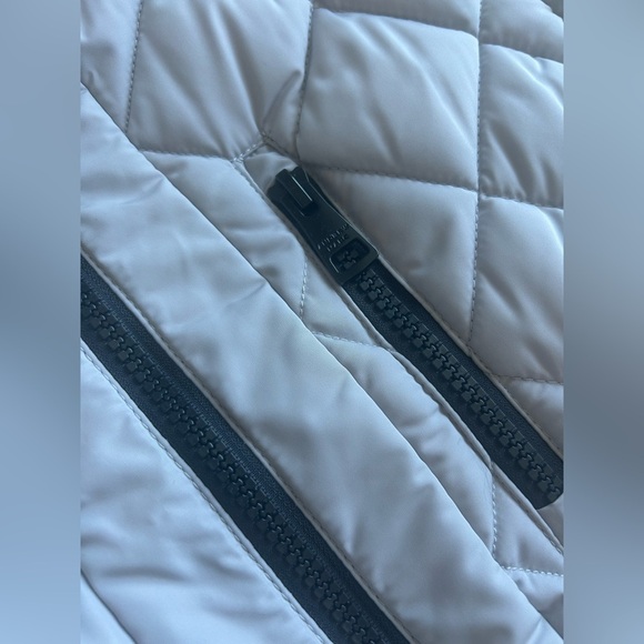 Women's Light Gray Quilted Vest with Black Accents - Picture 3 of 5